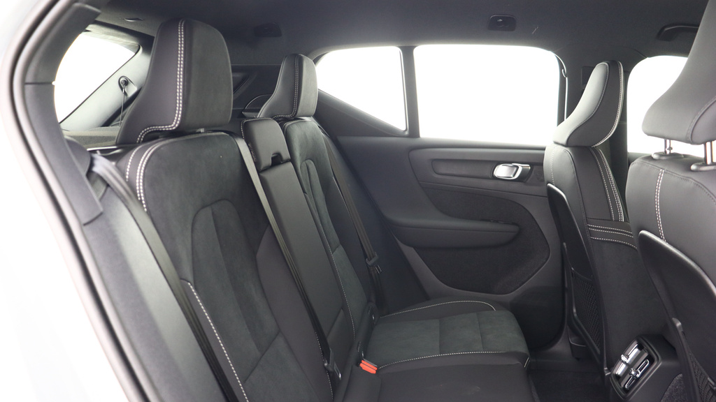 Volvo XC40 B3 P Plus Dark Park Camera, Heated Seats, Apple YK26LGR #6