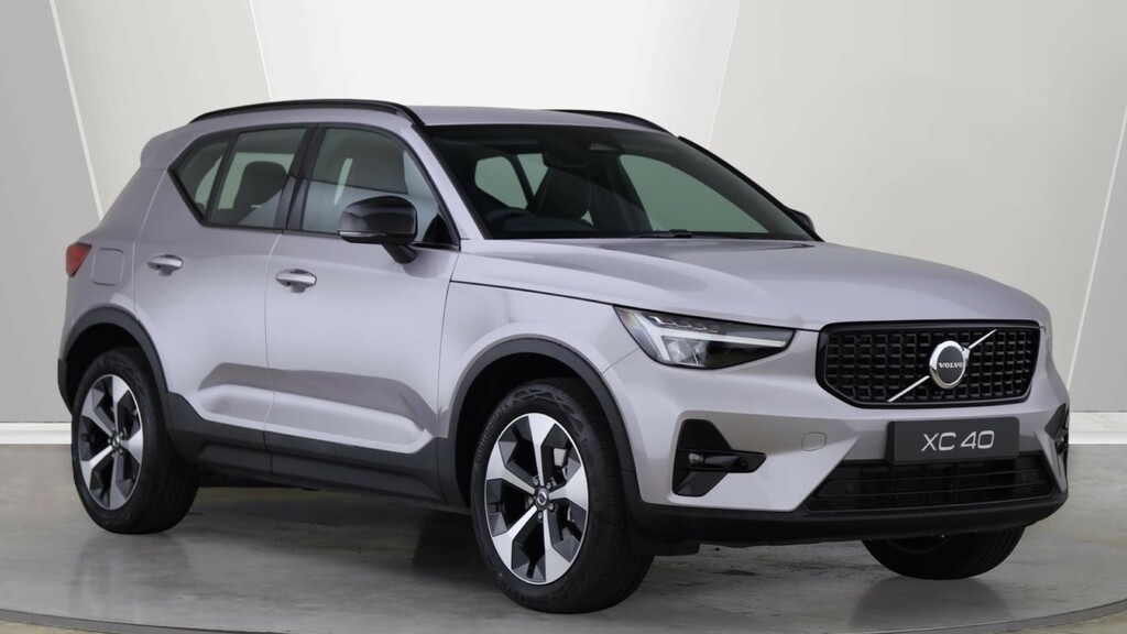 Volvo XC40 B3 P Plus Dark Park Camera, Heated Seats, Apple 