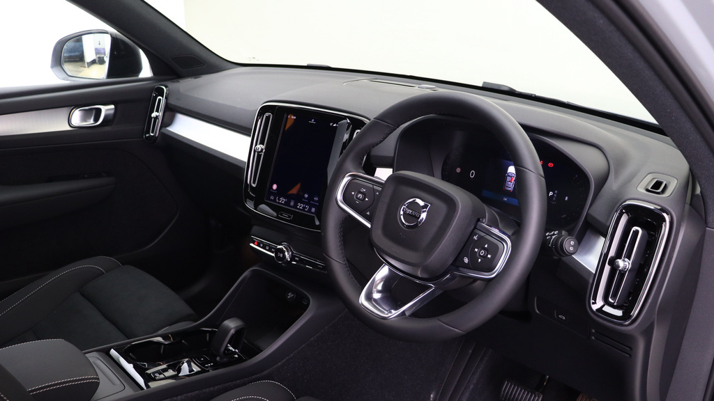 Volvo XC40 B3 P Plus Dark Park Camera, Heated Seats, Apple  #4