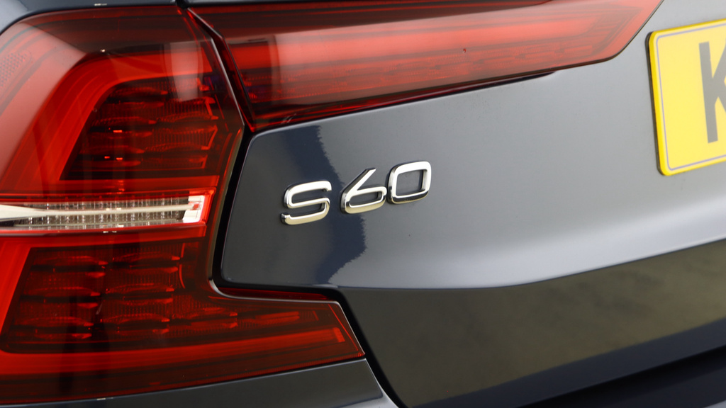 Volvo S60 2.0 T5 R-design Edition Saloon Eur Red #57