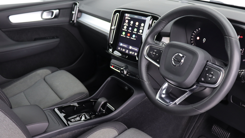 Volvo XC40 B3 P Plus Dark Park Camera, Heated Seats, Apple #4