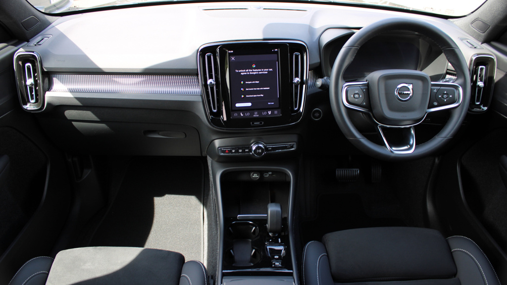 Volvo XC40 B4 P Plus Black Edition Park Camera, Heated Sea YF74VBX #5