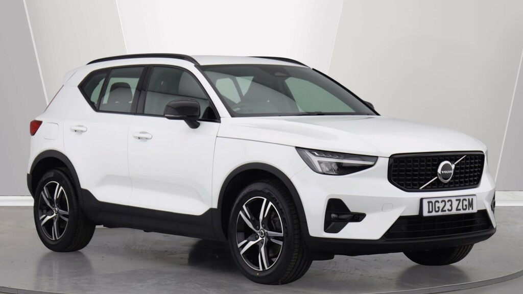 Volvo XC40 B3 P Plus Dark Park Camera, Heated Seats, Apple
