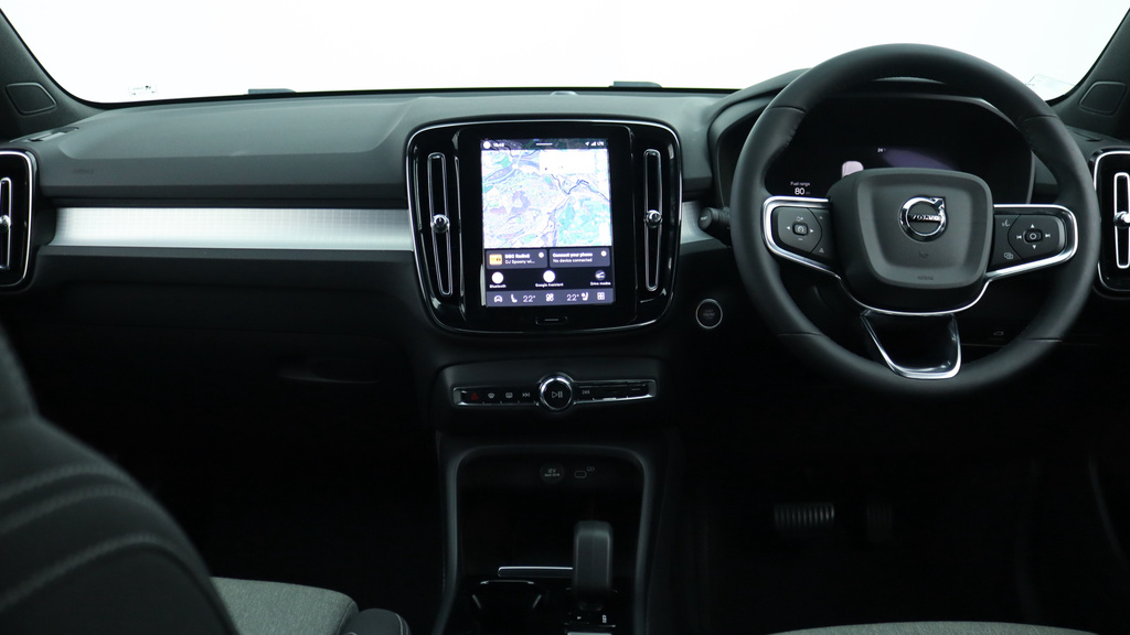 Volvo XC40 B3 P Plus Dark Low Tax, Park Camera, Heated Sea YA73KYO  #5