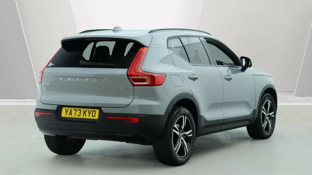 Volvo XC40 B3 P Plus Dark Low Tax, Park Camera, Heated Sea YA73KYO  #2
