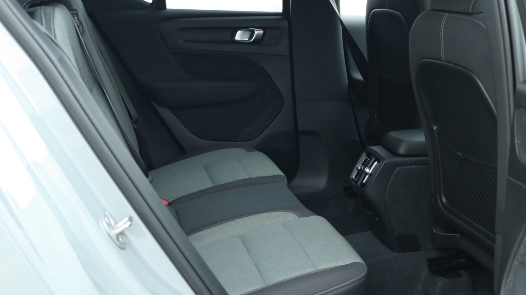 Volvo XC40 B3 P Plus Dark Low Tax, Park Camera, Heated Sea YA73KYO  #6