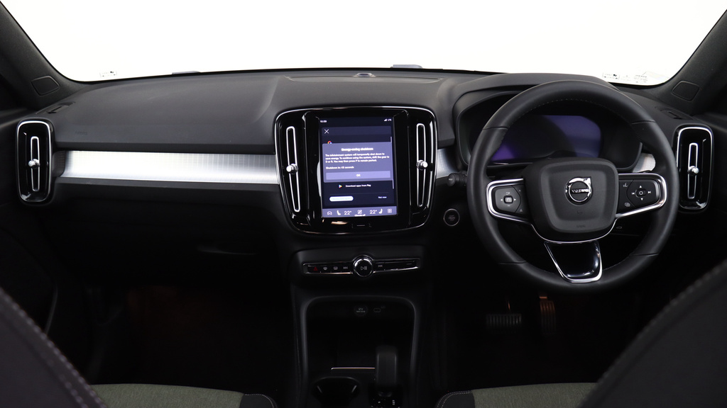 Volvo XC40 B3 P Core Apple Carplay, Wireless Charging, Cru YN72NFF Red #5