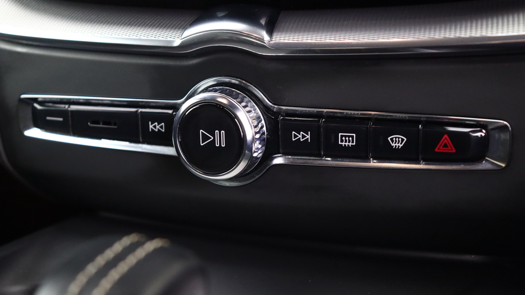 Volvo XC60 2.0 T8 Recharge Phev R Design Pro Awd #32