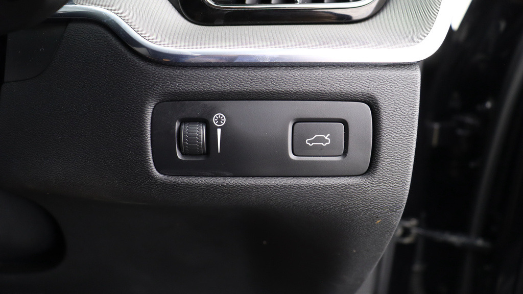 Volvo XC60 2.0 T8 Recharge Phev R Design Pro Awd #37