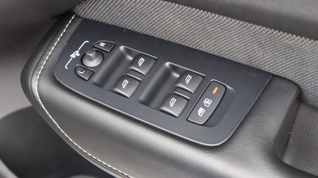 Volvo XC60 2.0 T8 Recharge Phev R Design Pro Awd #39