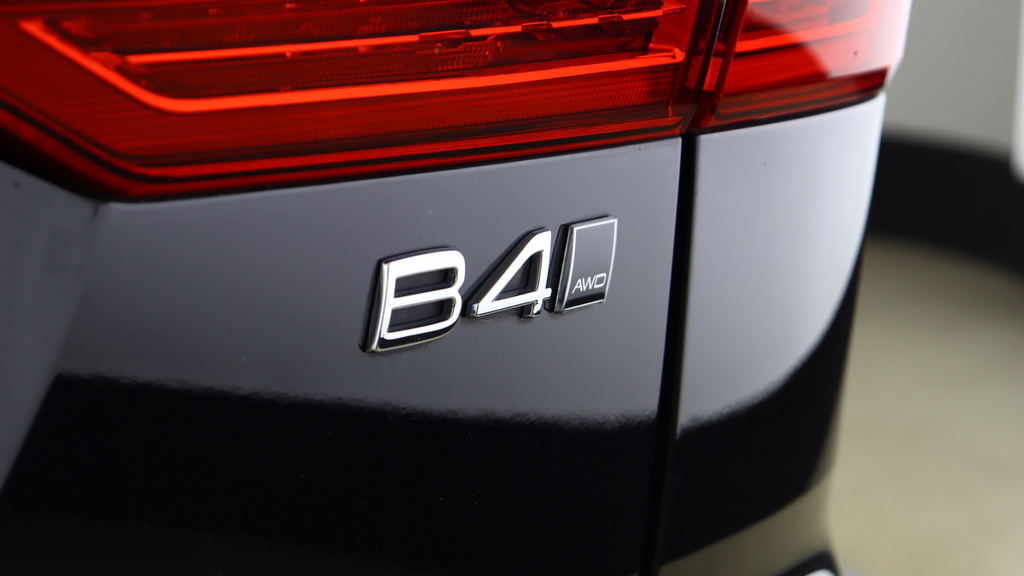 Volvo XC60 2.0 T8 Recharge Phev R Design Pro Awd #48