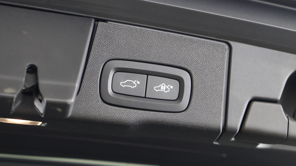 Volvo XC60 2.0 T8 Recharge Phev R Design Pro Awd #47