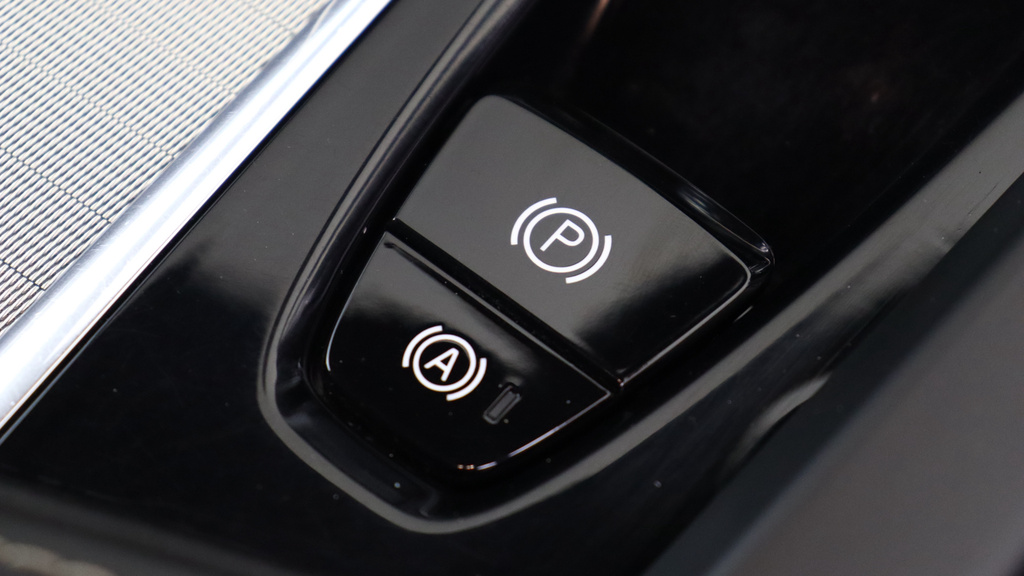 Volvo XC60 2.0 T8 Recharge Phev R Design Pro Awd #33