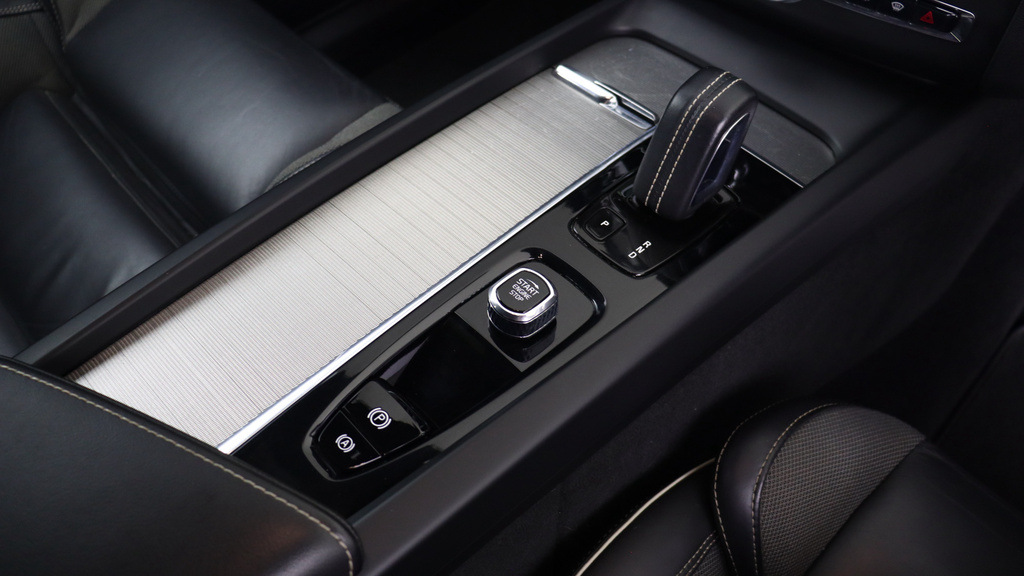 Volvo XC60 2.0 T8 Recharge Phev R Design Pro Awd #36