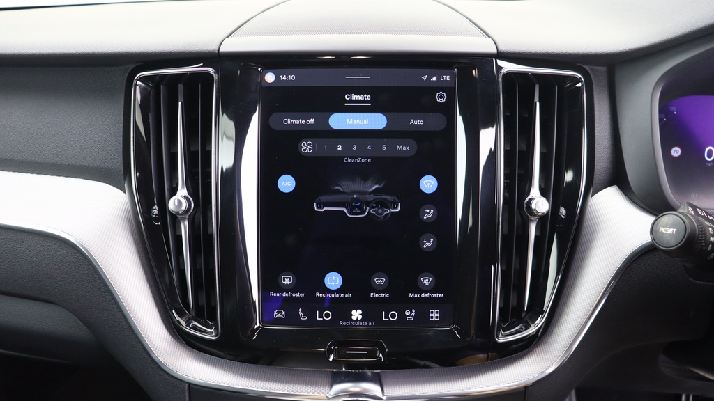 Volvo XC60 2.0 T8 Recharge Phev R Design Pro Awd #26