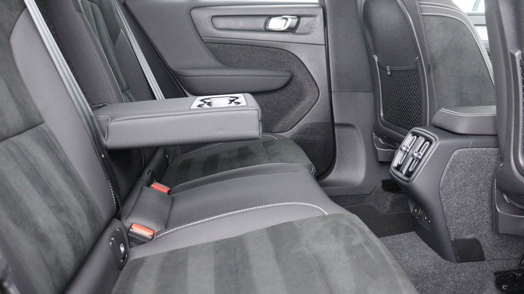 Volvo XC40 2.0 B3p Core Grey #33