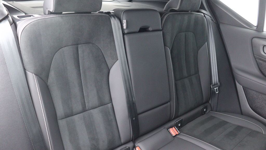 Volvo XC40 B3 P Plus Dark Low Tax, Park Camera, Heated Sea #6