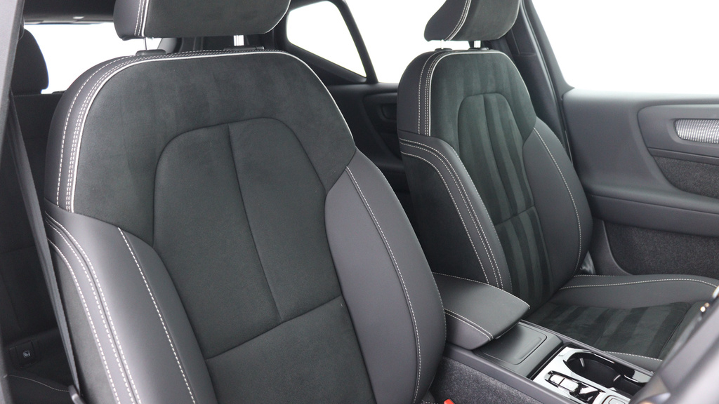 Volvo XC40 2.0 B3p Core Grey #52