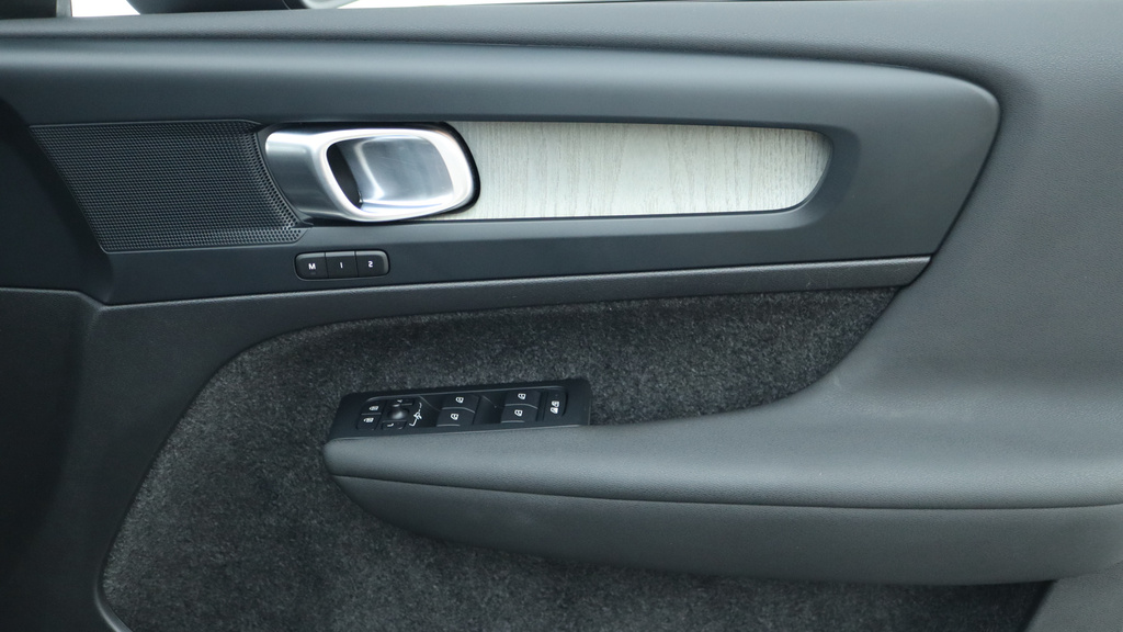 Volvo XC40 Pro Recharge Ev Red #24