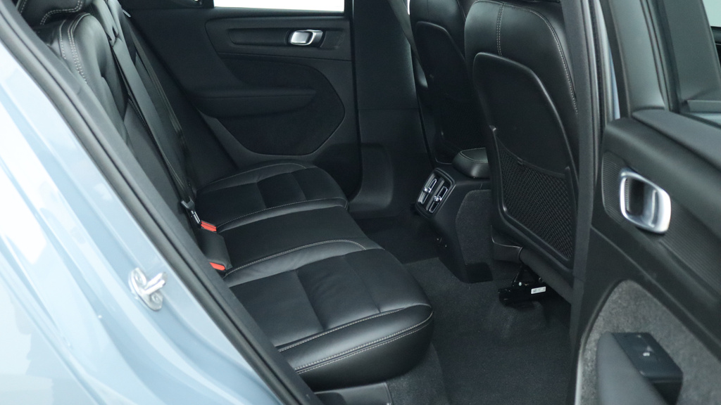 Volvo XC40 B3 P Dark 360 Camera, Heated Seats, Apple Carpl #6