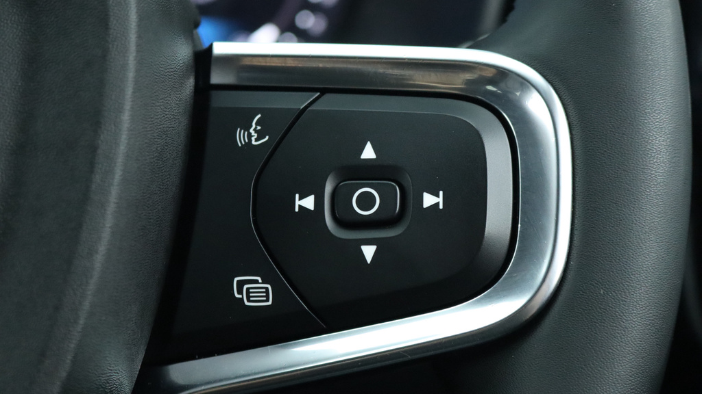 Volvo XC40 Pro Recharge Ev Red #19