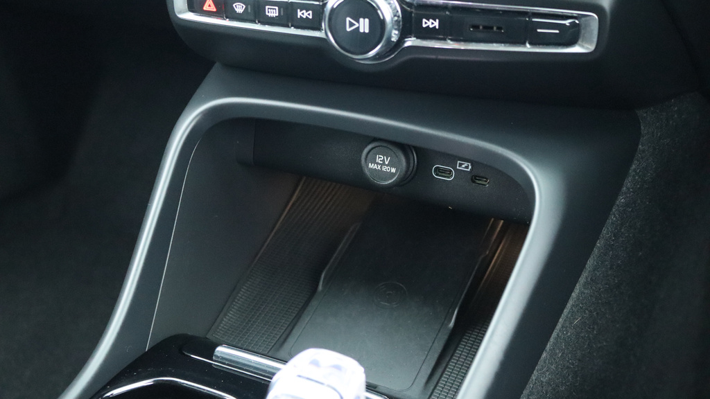 Volvo XC40 Pro Recharge Ev Red #32