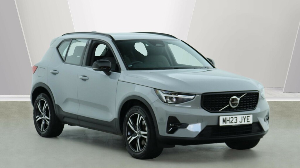 Volvo XC40 B3 P Plus Dark Park Camera, Heated Seats, Apple