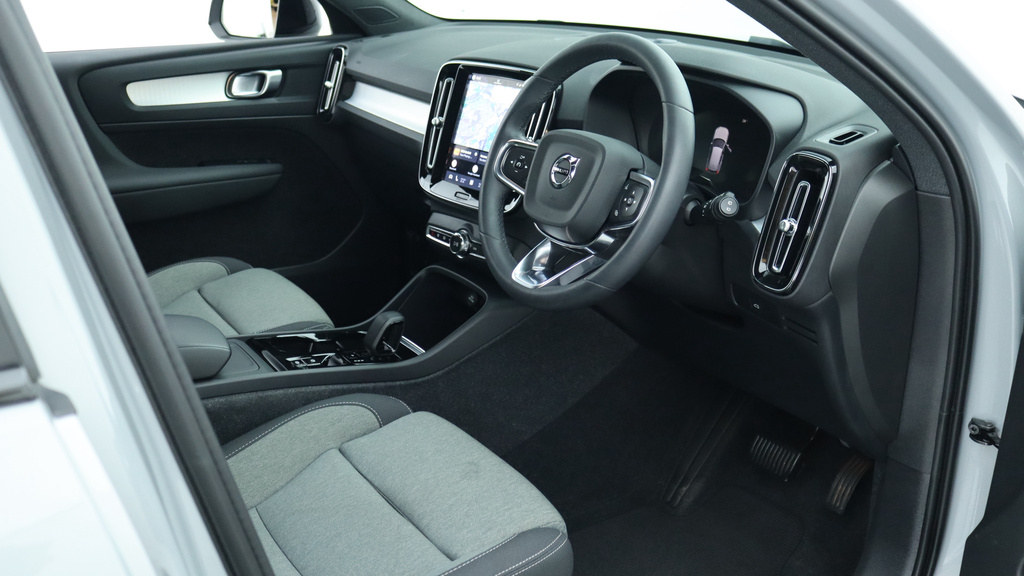 Volvo XC40 B3 P Plus Dark Park Camera, Heated Seats, Apple #4
