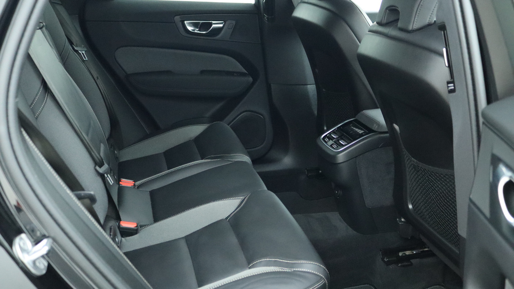Volvo XC60 B5 P Awd Plus Black Edition Harmankardon Sound  #6