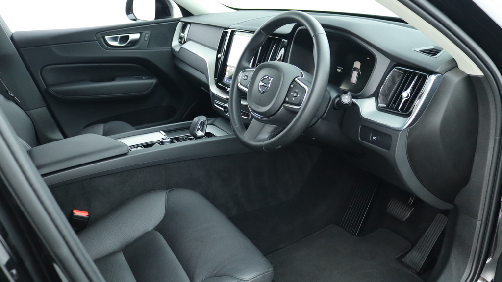 Volvo XC60 B5 P Awd Core Park Camera, Heated Seats, Apple  #4