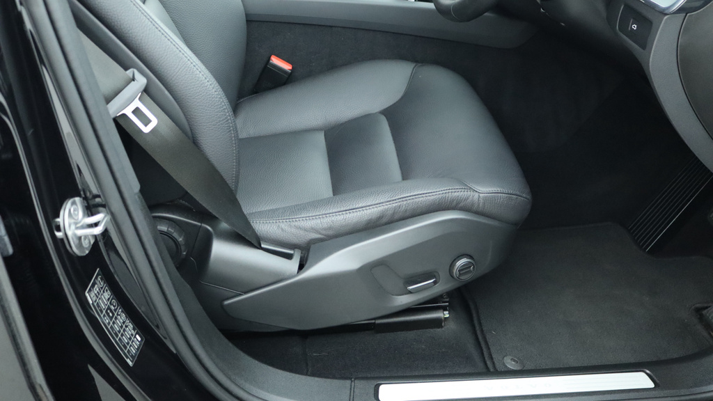 Volvo XC60 T6 Recharge Plus Grey #26