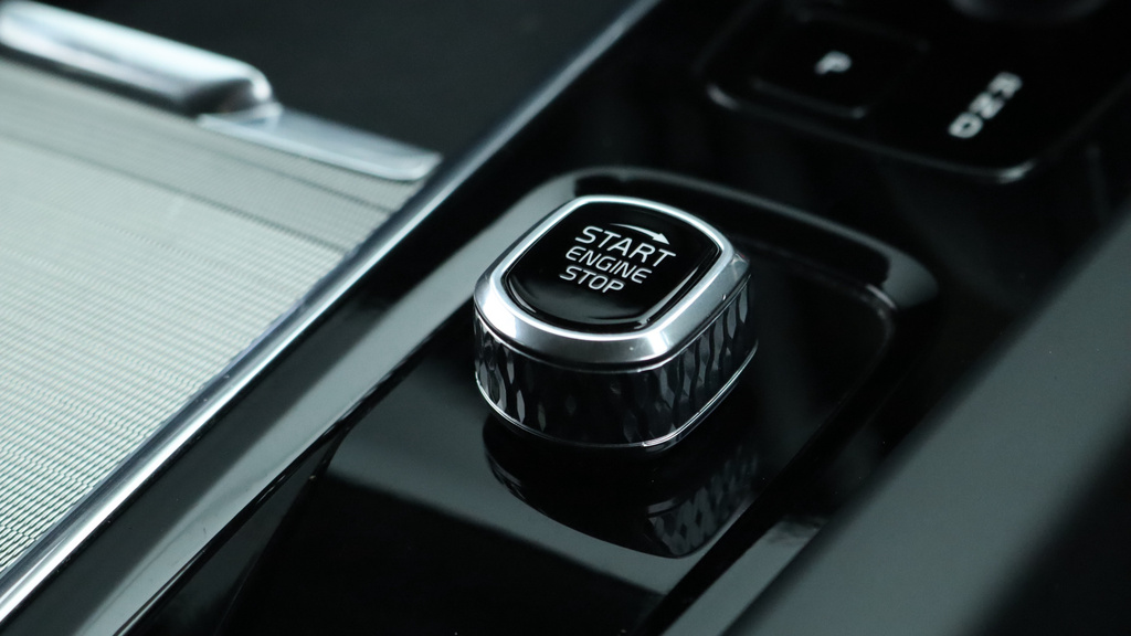 Volvo XC60 T6 Recharge Plus Grey #24