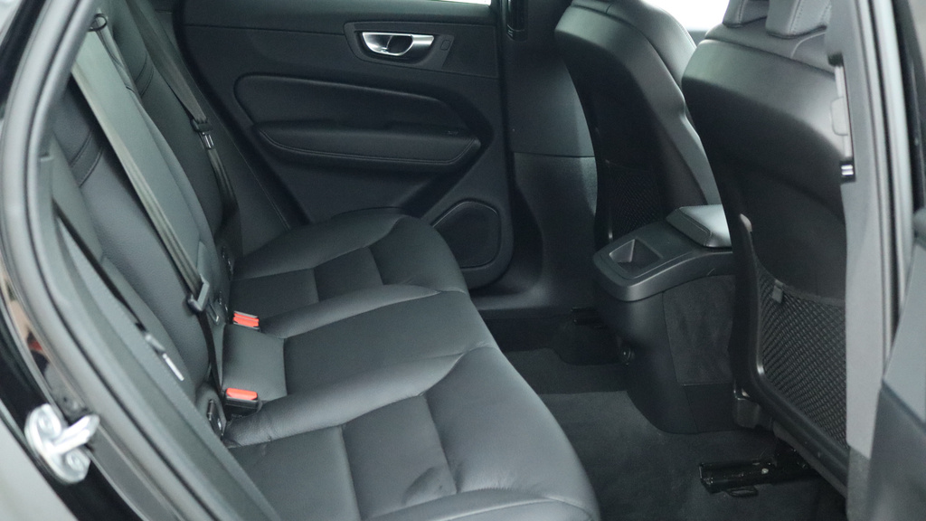 Volvo XC60 B5 P Awd Core Park Camera, Heated Seats, Apple  #6