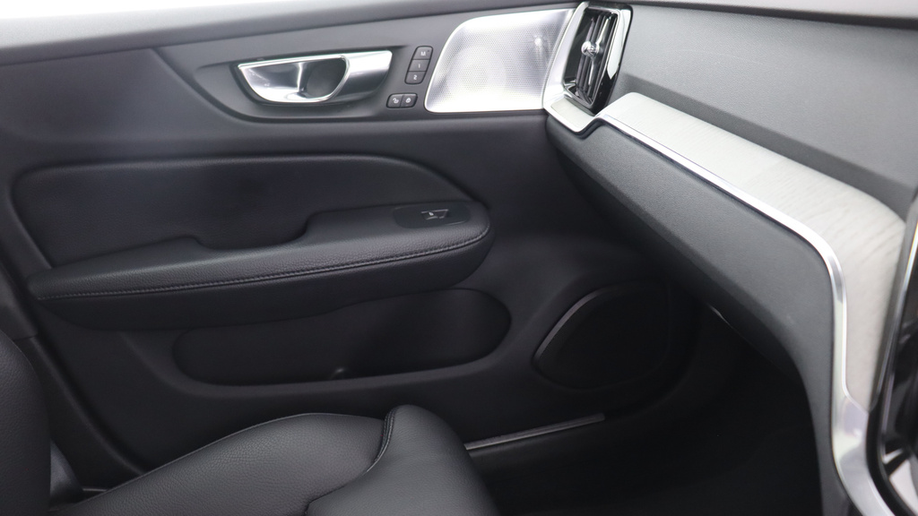 Volvo V60 Cross Country 2L Null Black #47