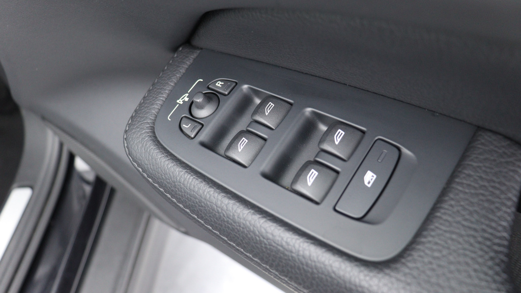 Volvo V60 Cross Country 2L Null Black #24
