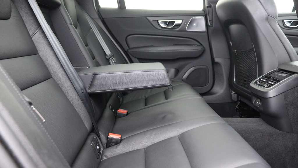 Volvo V60 Cross Country 2L Null Black #33