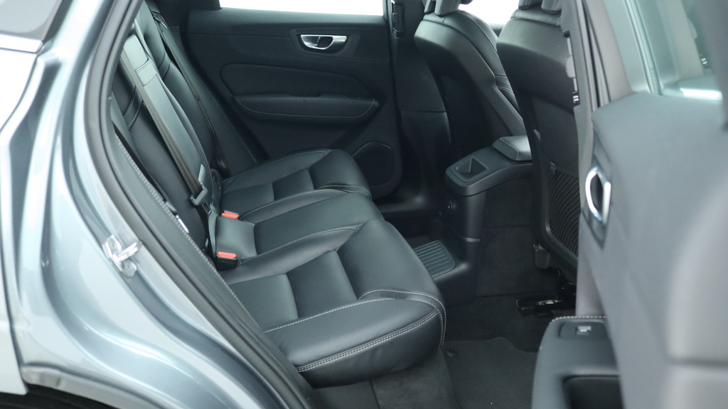 Volvo XC60 T6 Awd Phev Inscription Sunroof, Heated Seats, Pa  #6