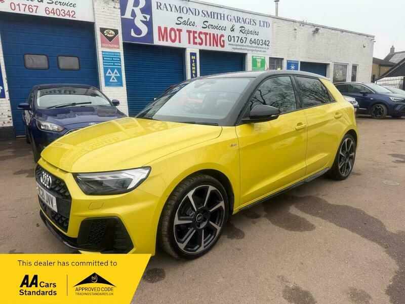Audi A1 1.5 Tfsi 35 Black Yellow