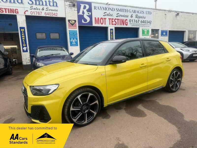 Audi A1 1.5 Tfsi 35 Black BC21JVV Yellow #3
