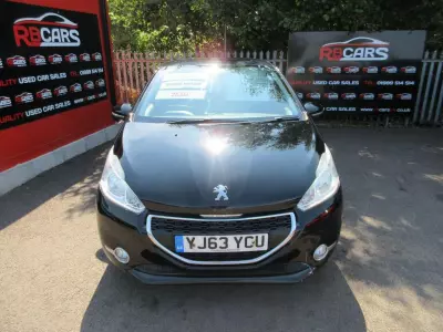 Peugeot 208 1.2 Vti Active Euro 5 White #2