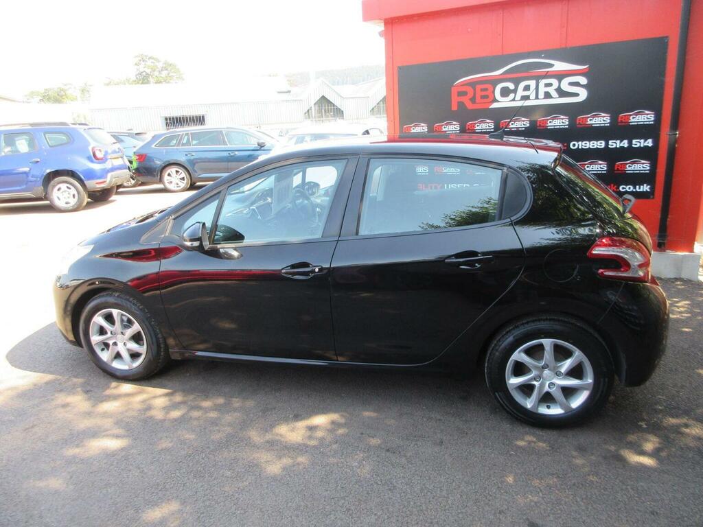 Peugeot 208 1.4 Hdi Active Euro 5 Black #4