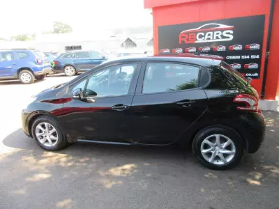 Peugeot 208 1.2 Vti Active Euro 5 White #4