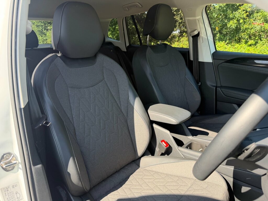 Volkswagen Tiguan 1.5 Etsi Mhev Match Suv Hybrid Dsg Euro CP24OMV White #6