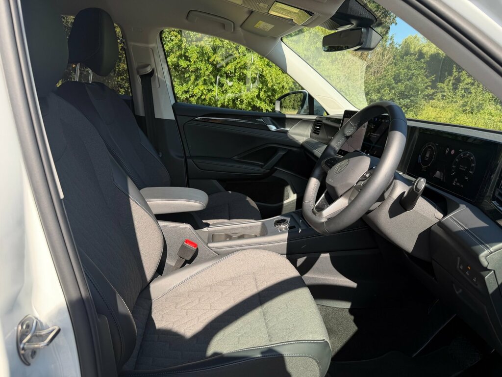 Volkswagen Tiguan 1.5 Etsi Mhev Match Suv Hybrid Dsg Euro CP24OMV White #5