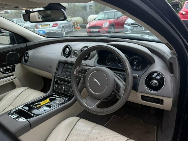 Jaguar XJ Saloon Black #6