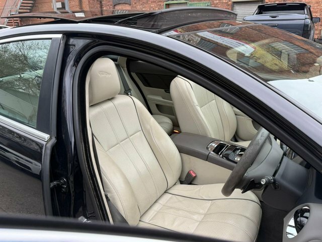 Jaguar XJ Saloon Black #5