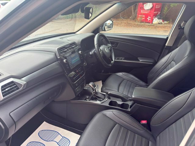 SsangYong Tivoli Ultimate Auto Black #8