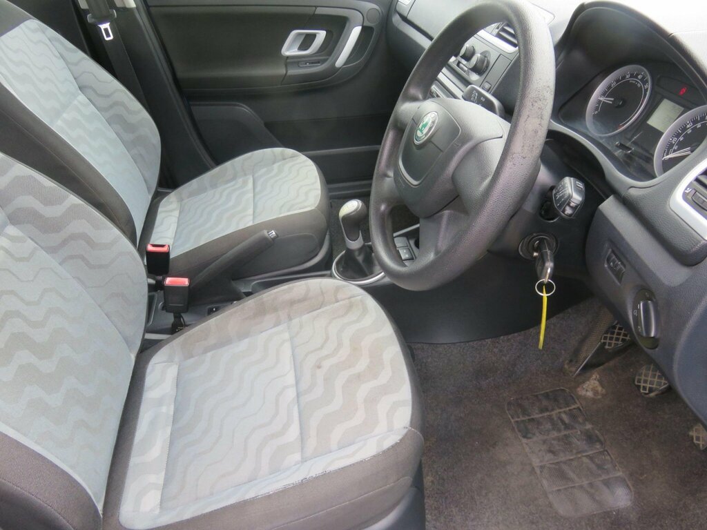 Skoda Fabia Estate 1.9 Tdi Pure Drive Scout 200959 Green #19