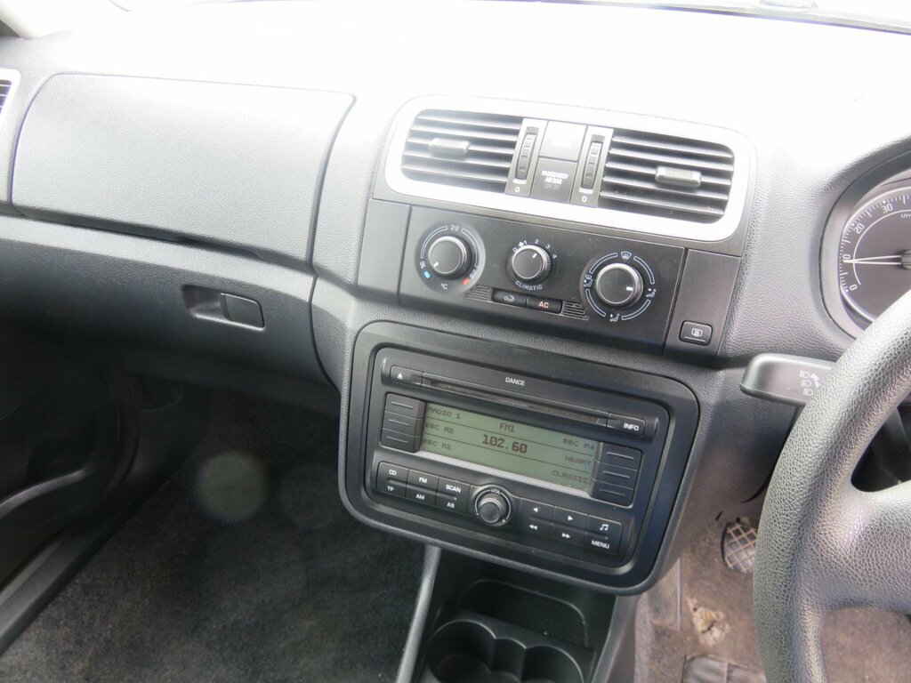 Skoda Fabia Estate 1.9 Tdi Pure Drive Scout 200959 Green #22