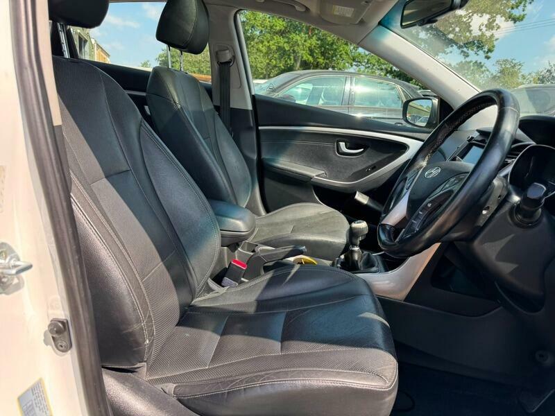 Hyundai I30 1.4L Active White #10